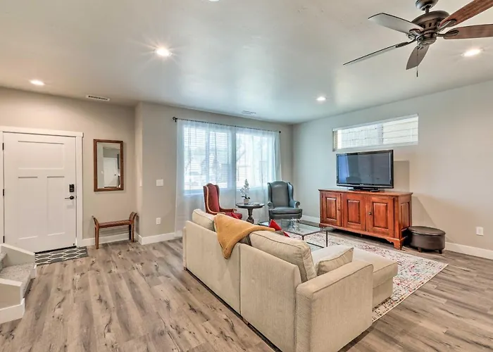 Modern Home, 4 Mi To Downtown!