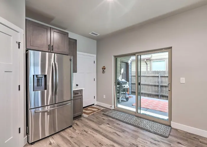 Modern Home, 4 Mi To Downtown! *