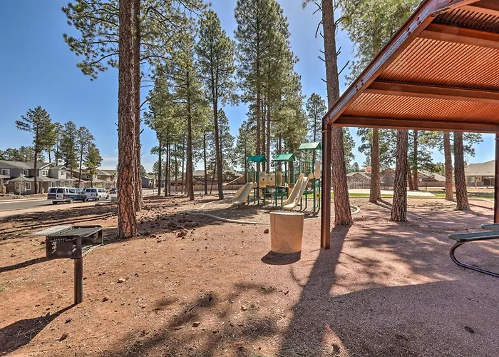 Holiday home Modern Home, 4 Mi To Downtown!