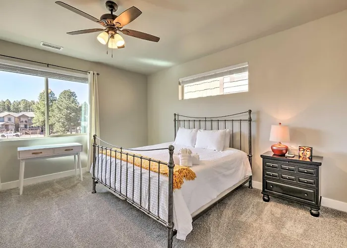 Modern Home, 4 Mi To Downtown! Holiday home Flagstaff
