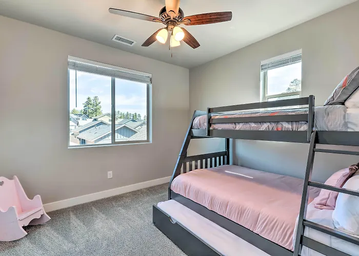 Modern Home, 4 Mi To Downtown! Casa vacanze Flagstaff